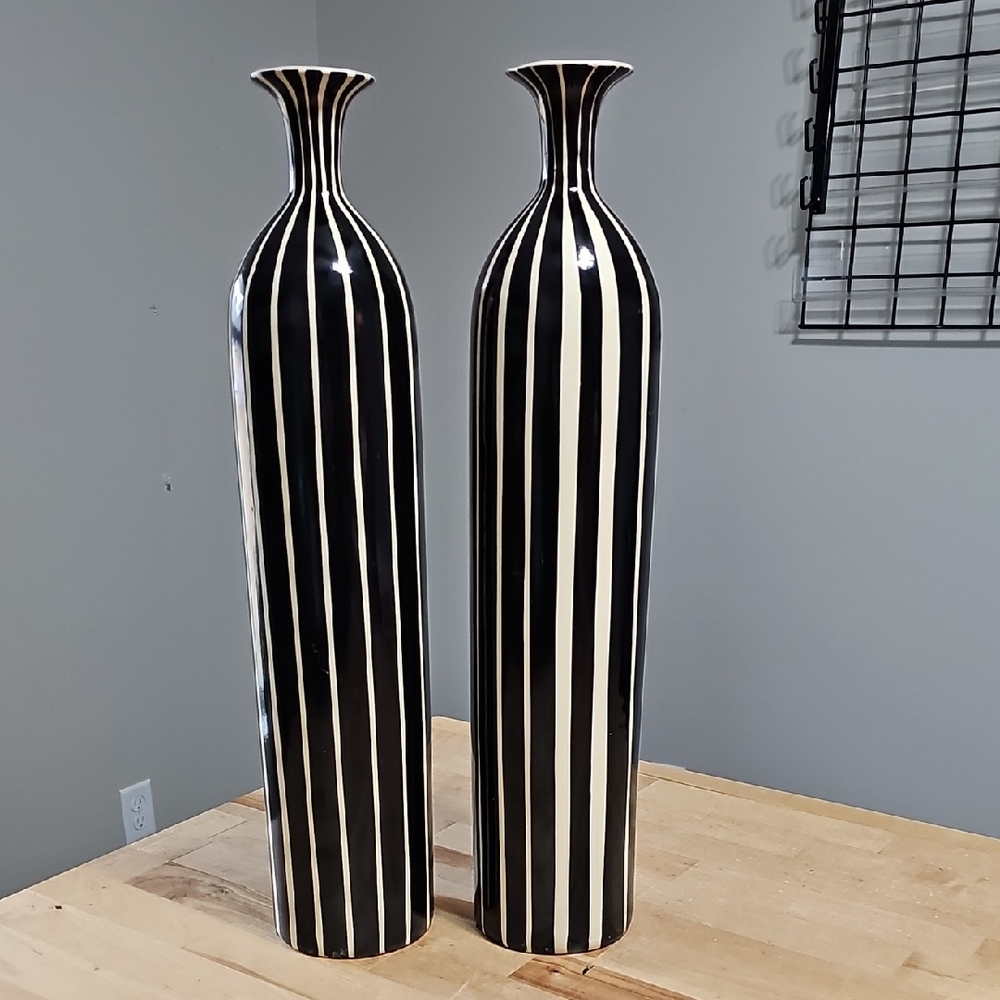 🏺 Mark Roberts Collection Striped Vases - Set of 2 🏁